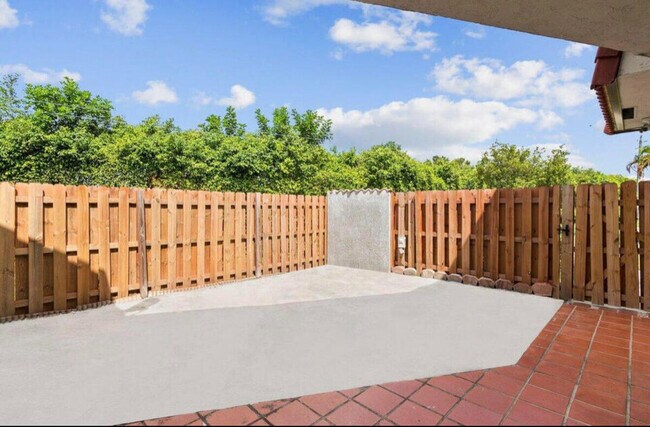 3764 Victoria Dr in West Palm Beach, FL - Building Photo - Building Photo