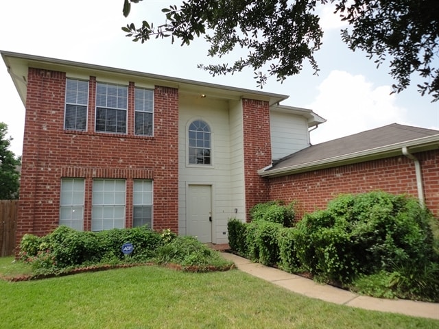 property at 1043 Leadenhall Cir