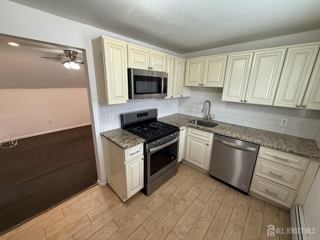 property at 104 S Hyde Ave