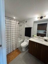 1161 W 46th St, Unit S2 in Hialeah, FL - Building Photo - Building Photo