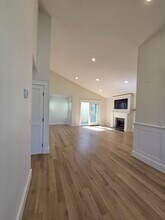 245 Mesa Dr, Unit C in Costa Mesa, CA - Building Photo - Building Photo