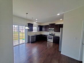 814 Hillsdale Ave in Lyman, SC - Foto de edificio - Building Photo