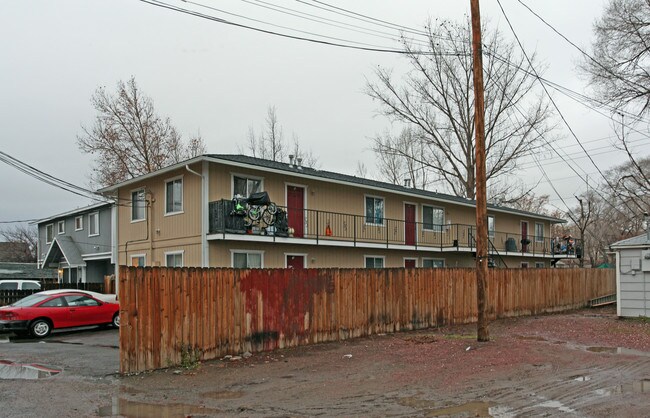 636 Valley Rd in Reno, NV - Foto de edificio - Building Photo