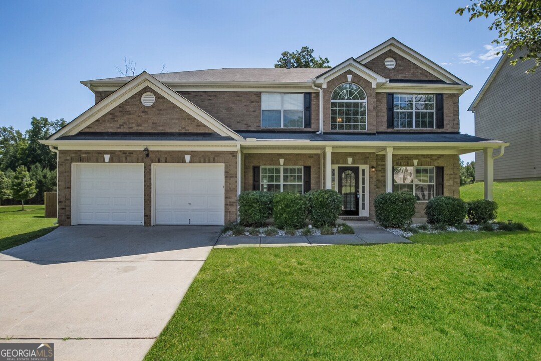 323 Allegrini Drive in Atlanta, GA - Building Photo