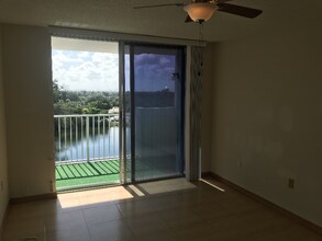 1300 NE Miami Gardens Dr in Miami, FL - Building Photo - Building Photo