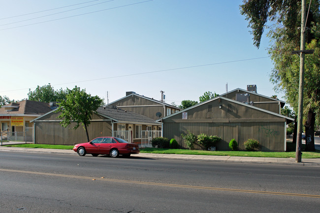 2620 E Olive Ave in Fresno, CA - Building Photo - Building Photo