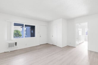 1805 W 80th St in Los Angeles, CA - Foto de edificio - Building Photo