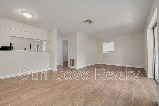 7120 Oakwood Dr in New Port Richey, FL - Building Photo - Building Photo