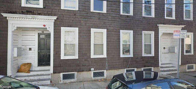 12 Hunting St, Unit #3