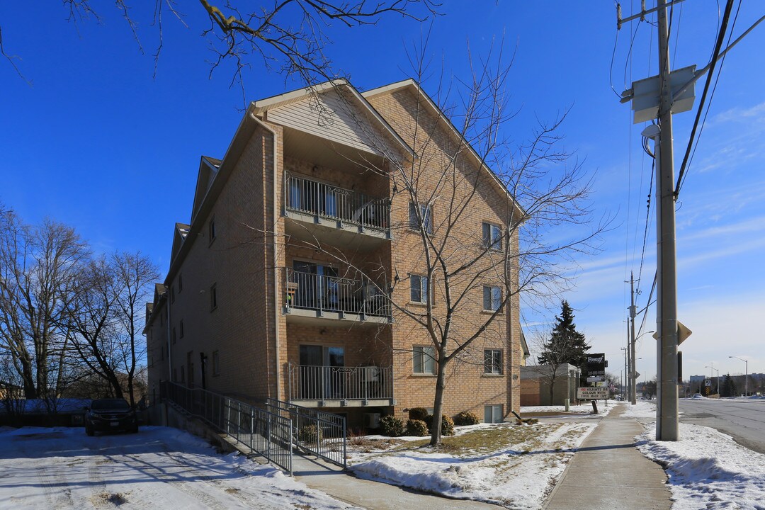 1522 King St E in Kitchener, ON - Building Photo