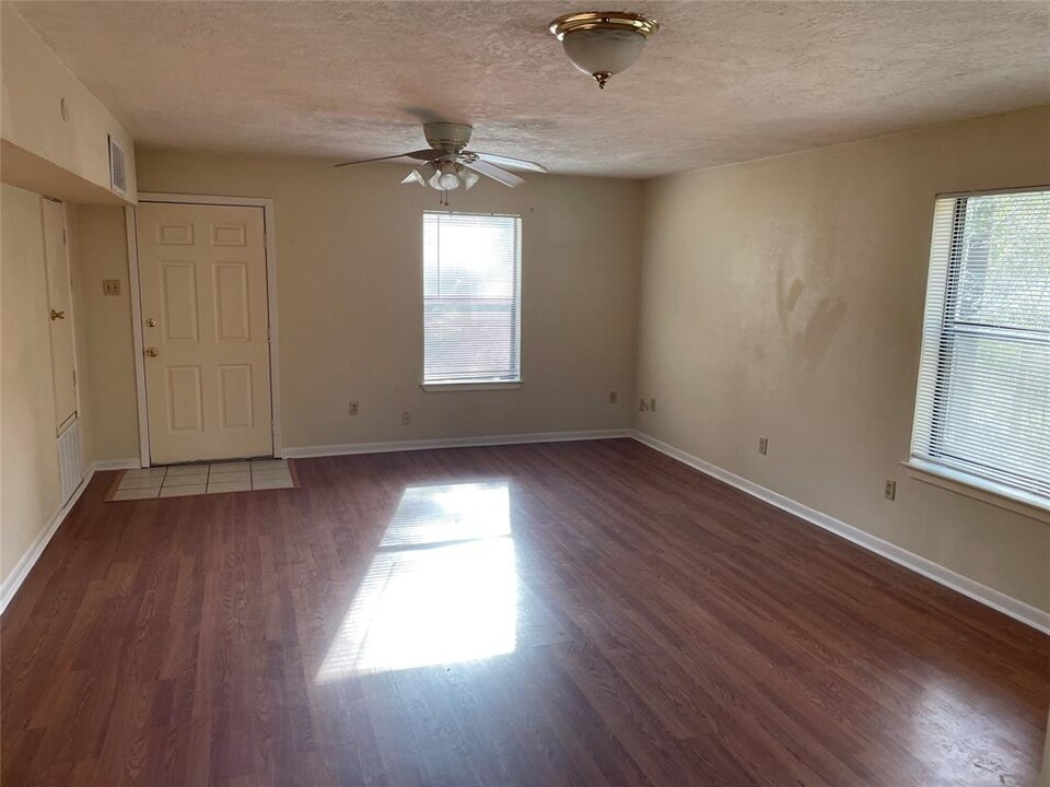138 -C Summer Pl in Huntsville, TX - Building Photo