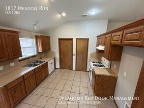 1817 Meadow Run Dr in Moore, OK - Building Photo - Building Photo