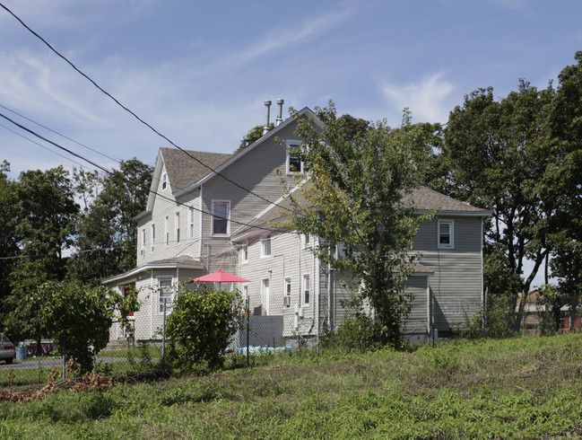 51 E 2nd St in Huntington Station, NY - Building Photo - Building Photo