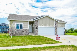 16772 Wilden Dr in Clive, IA - Building Photo