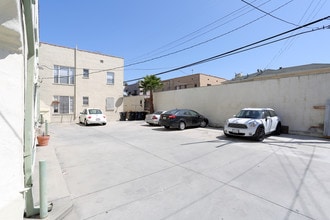 424 S Cochran Ave in Los Angeles, CA - Foto de edificio - Building Photo