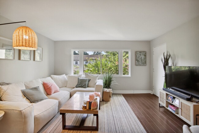 property at 101 Ardmore Pl NW