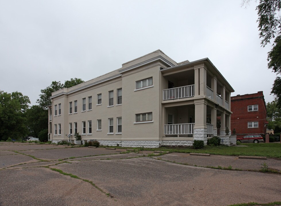 843 N Waco Ave in Wichita, KS - Foto de edificio
