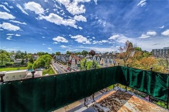36 Echo Ave in New Rochelle, NY - Building Photo - Building Photo