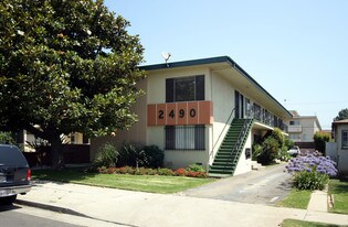 2490 Corinth Ave in Los Angeles, CA - Building Photo