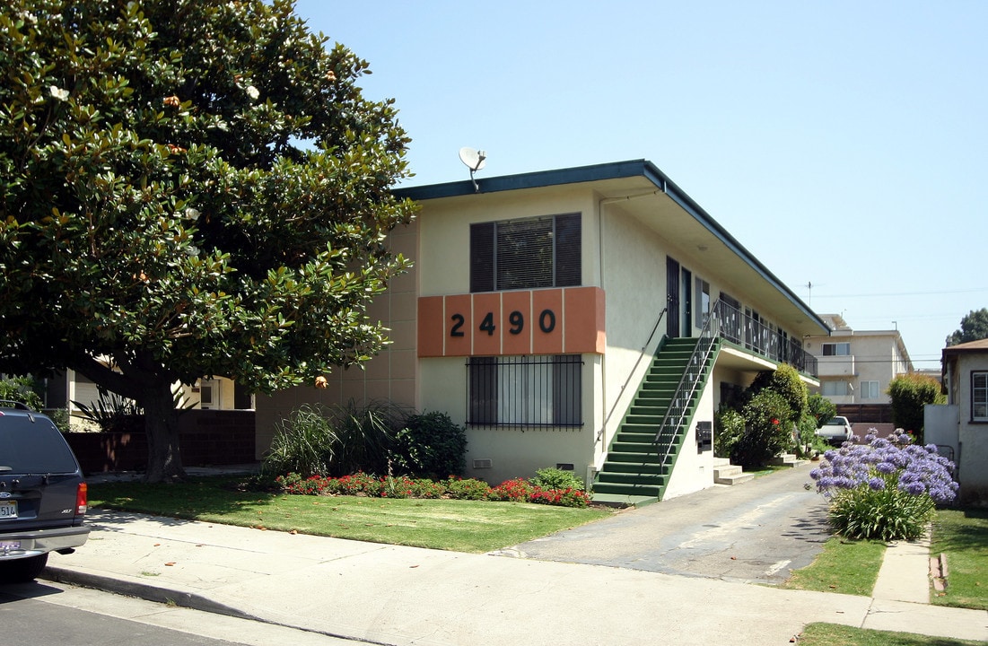 2490 Corinth Ave in Los Angeles, CA - Foto de edificio