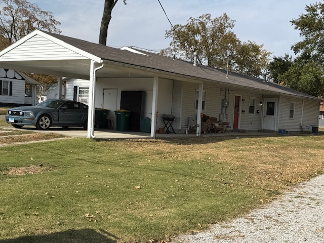 590 5th St in Carlyle, IL - Building Photo - Building Photo