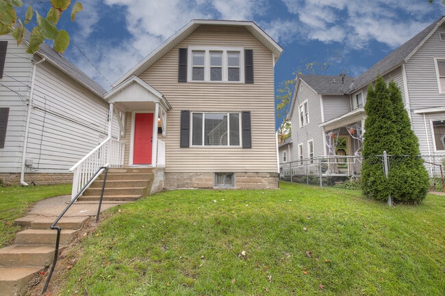 property at 115 Diamond Ave SE