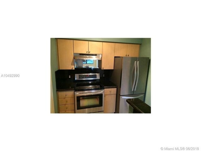 530 S Park Rd in Hollywood, FL - Building Photo