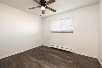1936 Vinewood Apartments in Pueblo, CO - Building Photo - Interior Photo