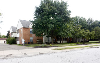 Williamsburg Apartments in Canton, OH - Foto de edificio - Building Photo