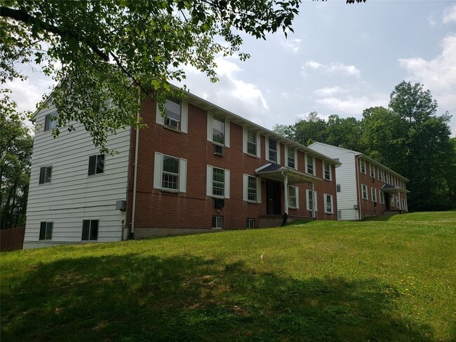 17 Coventry Rd in Endicott, NY - Building Photo - Building Photo
