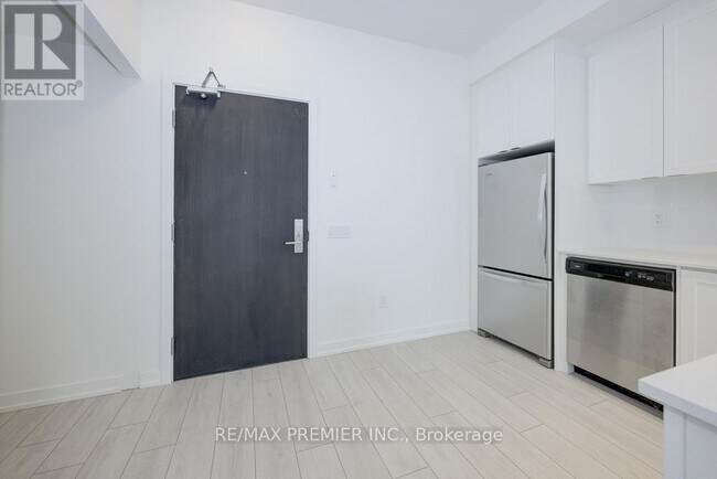 55 Duke St W in Kitchener, ON - Building Photo - Building Photo