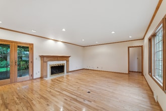 8740 SW Birchwood Rd in Portland, OR - Foto de edificio - Building Photo