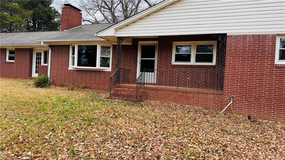 4905 Murray Rd in Winston-Salem, NC - Foto de edificio