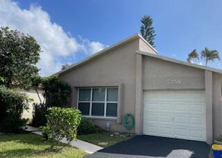 5258 Minto Rd in Boynton Beach, FL - Foto de edificio