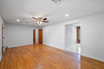 2903 College Cir in Corsicana, TX - Foto de edificio - Building Photo