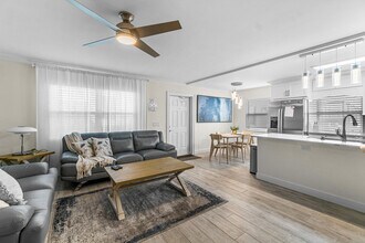 6 Burgundy A in Delray Beach, FL - Building Photo - Building Photo