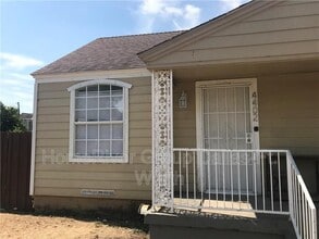 4402 Cowan Ave in Dallas, TX - Building Photo - Building Photo