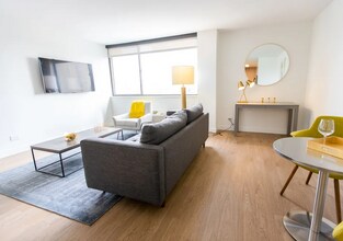 2645 N Clark St in Chicago, IL - Building Photo - Building Photo