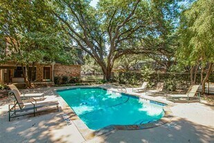 5323 Fleetwood Oaks Ave in Dallas, TX - Building Photo