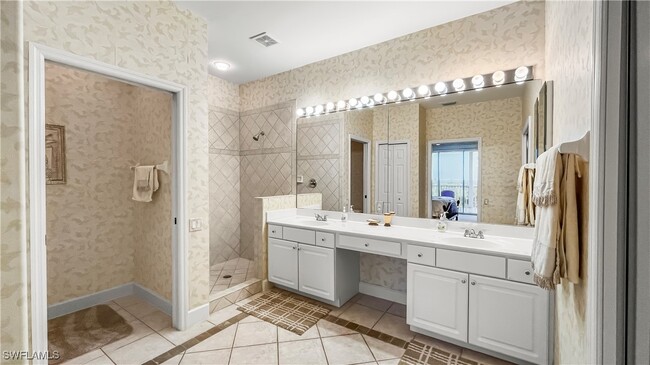9121 Southmont Cove in Ft. Myers, FL - Foto de edificio - Building Photo