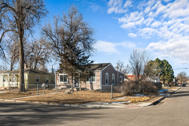 895 Grove St in Denver, CO - Building Photo - Building Photo