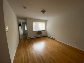 736 W Buena Ave, Unit 306 in Chicago, IL - Building Photo