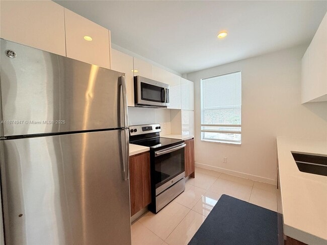property at 924 Marseille Dr