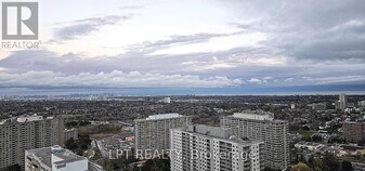 1 Elm Dr W in Mississauga, ON - Building Photo