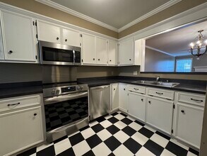 7510 Indiana Ave, Unit Stoneleigh Court #6 in Little Rock, AR - Building Photo - Building Photo