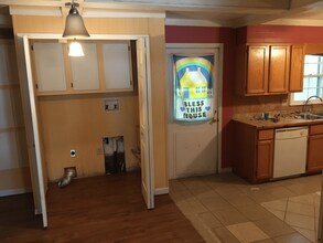 2304 W Lotus St in Wichita, KS - Building Photo - Building Photo