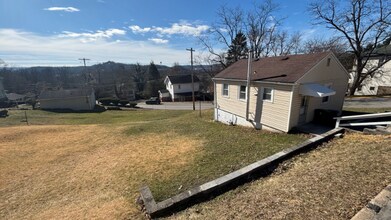 477 Hudson St in Morgantown, WV - Foto de edificio - Building Photo