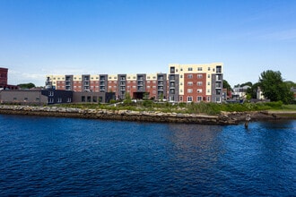 The Residences at 99 Water in Warren, RI - Foto de edificio - Building Photo