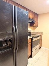 934 N Lake Destiny Rd in Altamonte Springs, FL - Building Photo - Building Photo