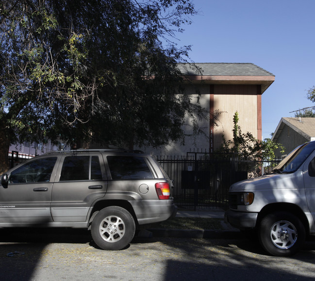 14111 Calvert St in Van Nuys, CA - Building Photo - Building Photo